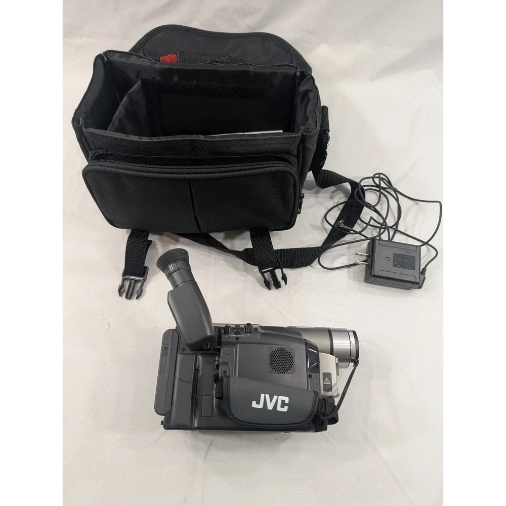 Untested JVC GR-SXM527U Compact SVHS-C Video Camcorder  Batteries‎ Charger